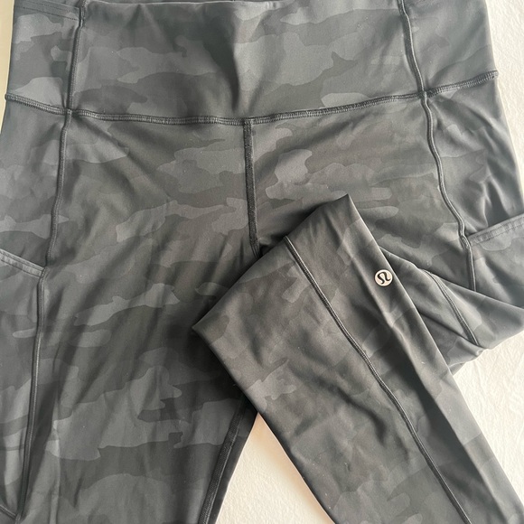 Lululemon Fast and Free High-Waisted Camo Leggings size 12 - Picture 4 of 4